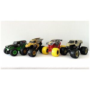 4 Monster Jam Trucks 1:24 Diecast Soldier Fortune MAXD Bakugan Grave Digger